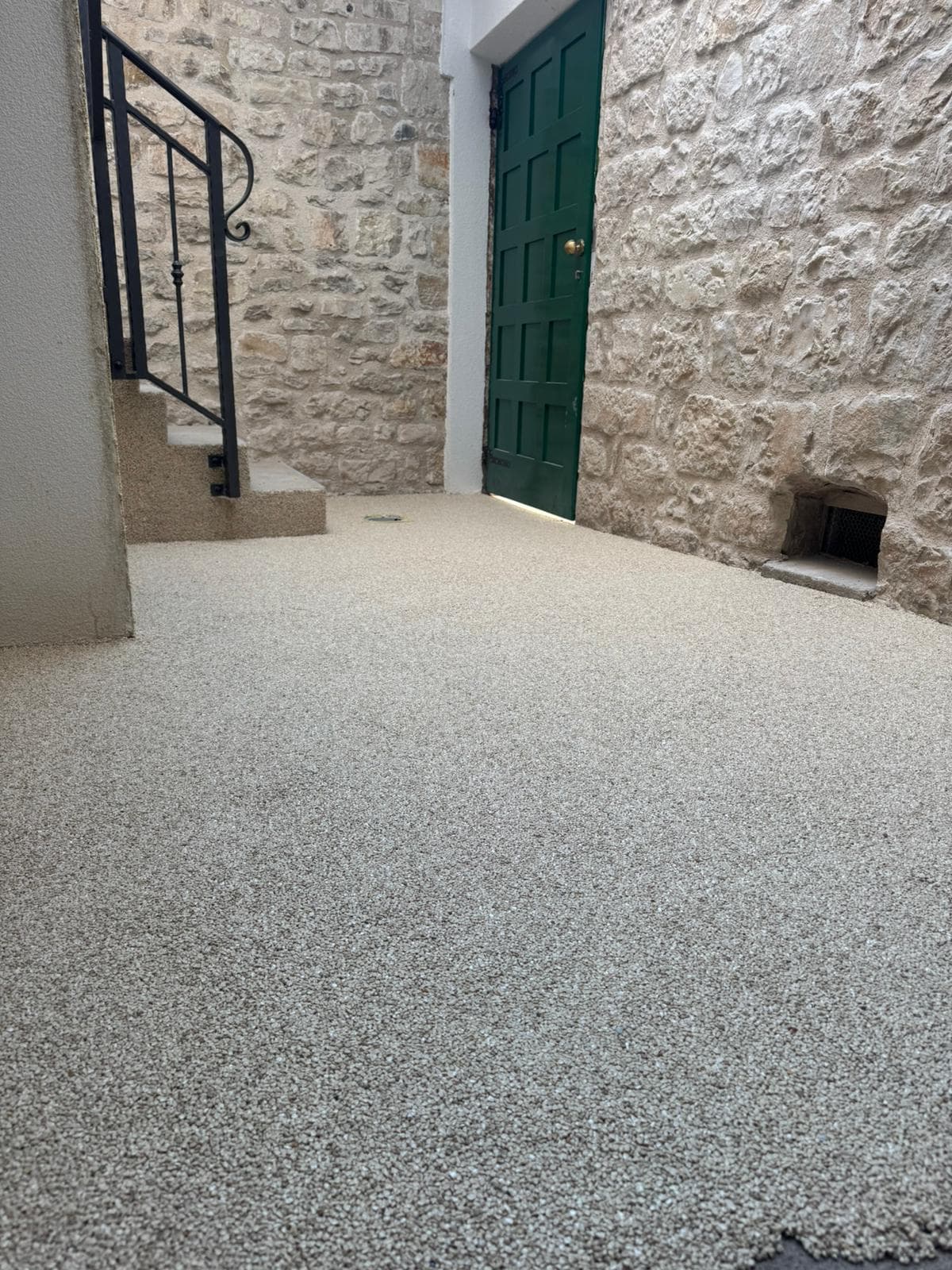 Kameni tepih — ulaz